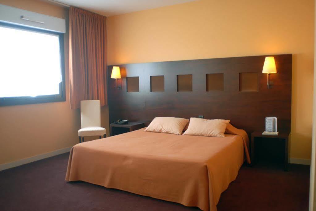 Hotel De Loire Et Restaurant Les Bateliers Trelaze Luaran gambar